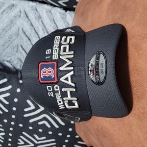 Boston Red Sox New Era 2018 World Series Champs Hat one size in dusty navy blue
